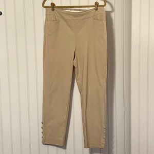 Chico’s flattering polished cropped pants with ankle detail. Size 2R.